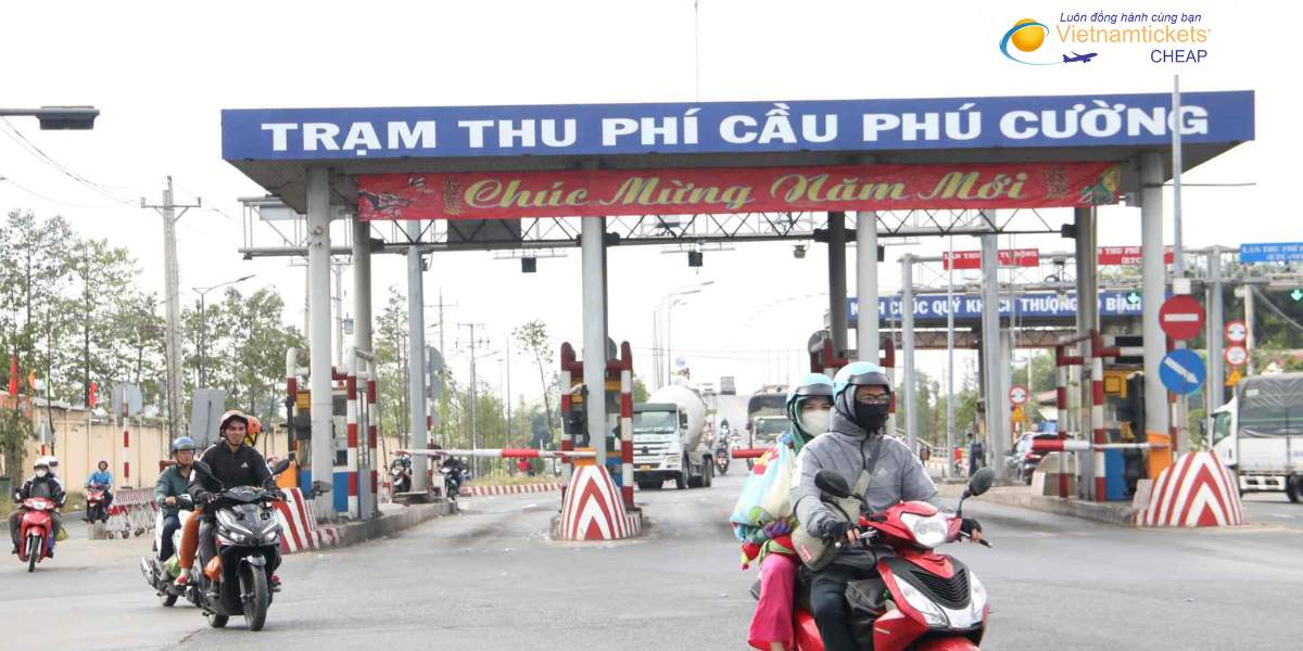 Đi xe máy tới Bình Dương