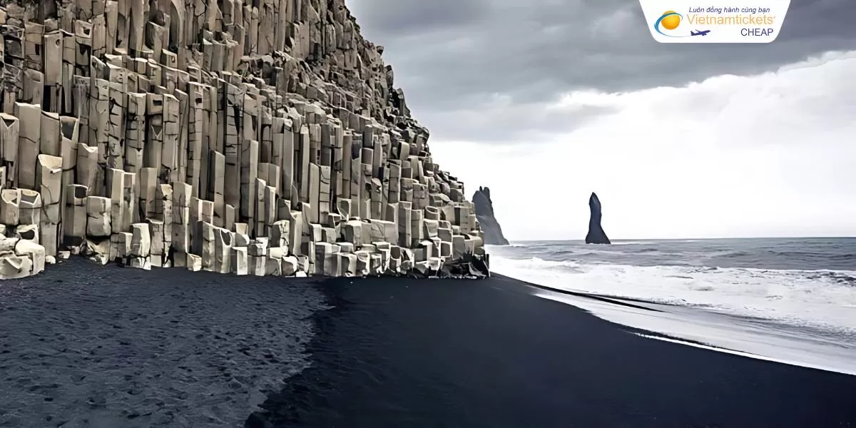 Bãi biển đen Reynisfjara