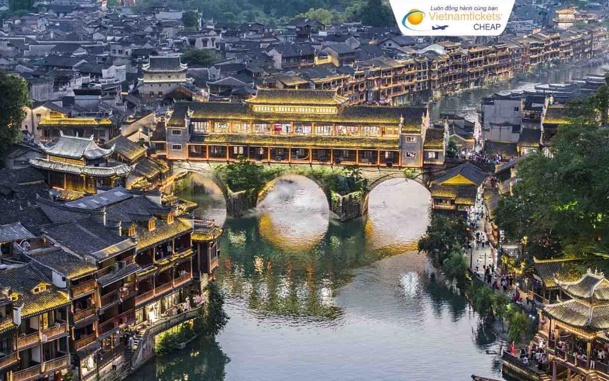 Thời điểm đặt vé đi Phượng Hoàng Cổ Trấn