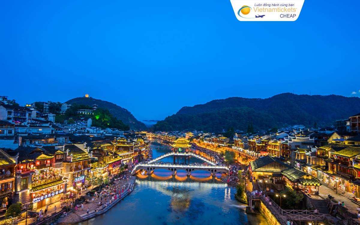 Thông tin vé máy bay đi Phượng Hoàng Cổ Trấn