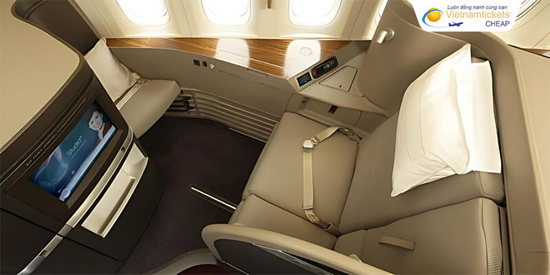 ghế first class cathay pacific