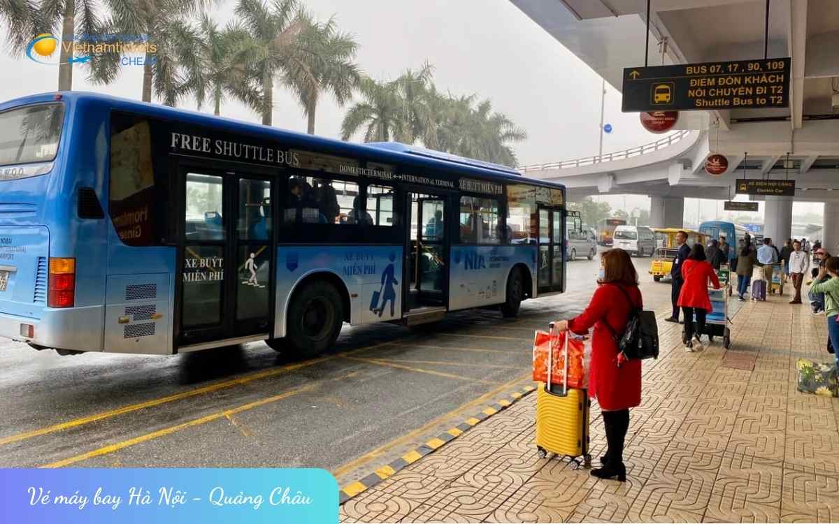 Di chuyển tại sân bay Nội Bài